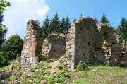 Ruine der Kirche St. Bartolomus bei Biny